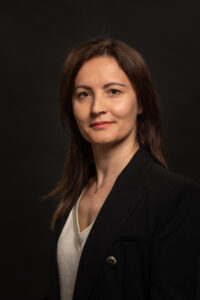 Rovena Grandi - À l'administration de Grandi Funéraires, pompes funèbres à votre écoute Rovena Grandi, en charge de l’administration chez Grandi Funéraires, assurant un accompagnement professionnel et attentif.